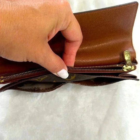 Louis Vuitton Porte Monnaie monogram Wallet - Picture 10 of 10